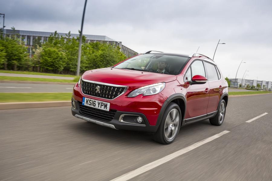 Peugeot 2008 2016 года  (UK) (фото 5 из 17)